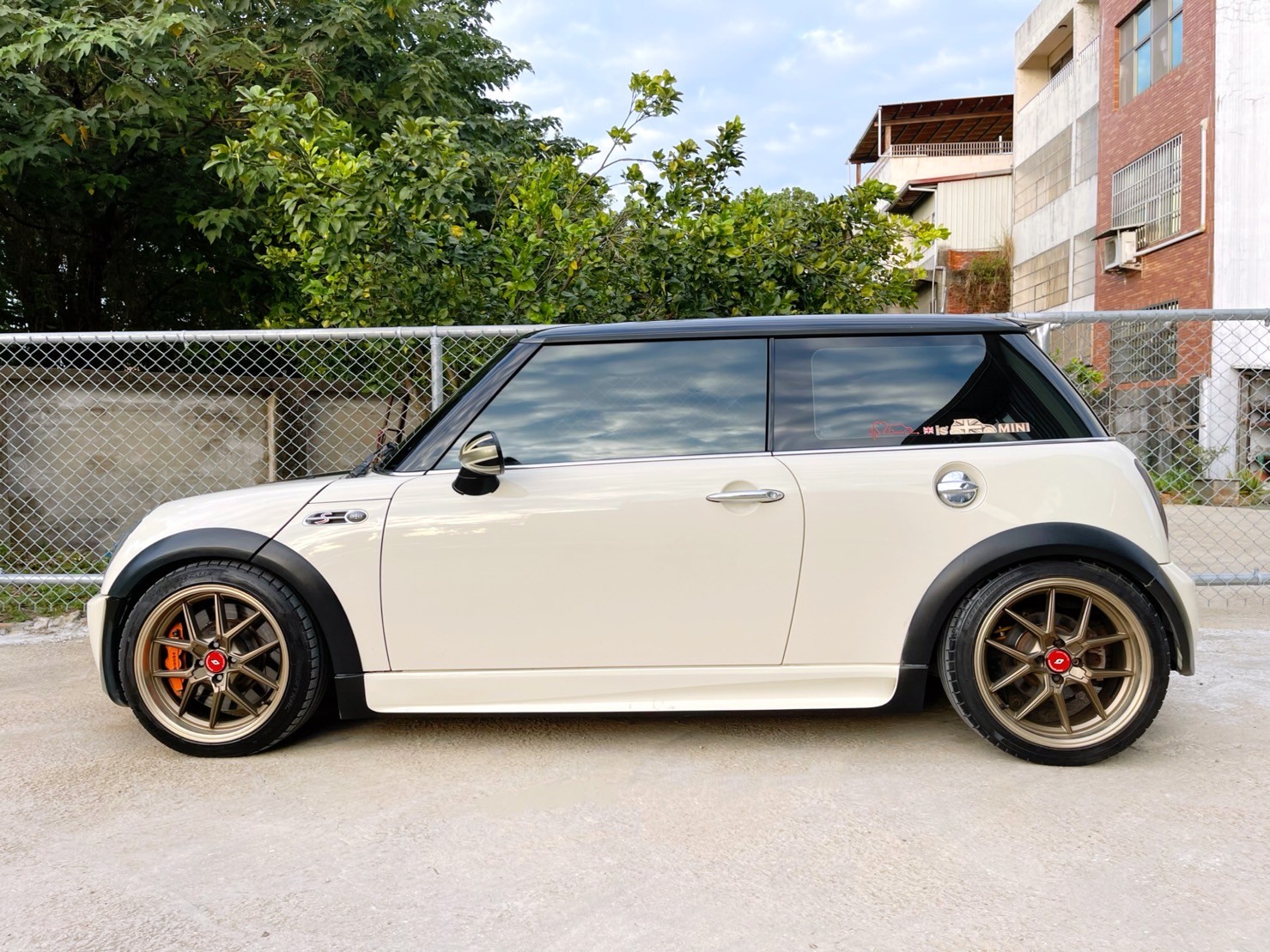 售：MINI迷你COOPER S版 原廠手 前車主改帥不改快 無惡操 精品改裝 買到賺到 里程車況保證全台前3名 限實特惠來電驚喜價！  第5張相片