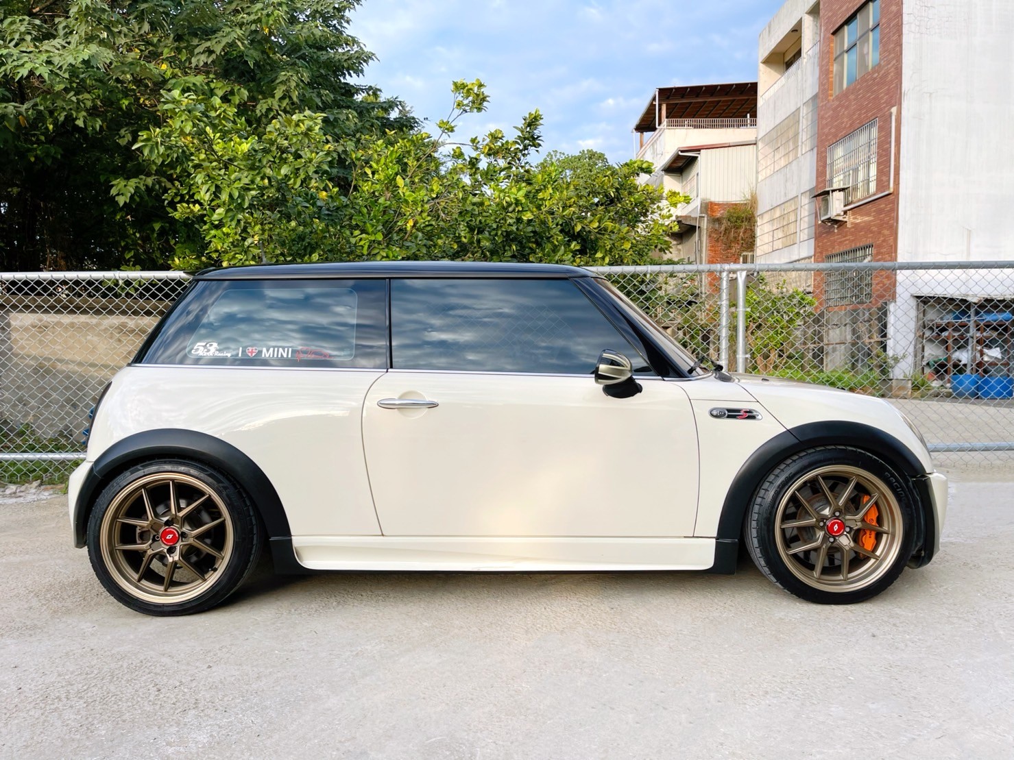 售：MINI迷你COOPER S版 原廠手 前車主改帥不改快 無惡操 精品改裝 買到賺到 里程車況保證全台前3名 限實特惠來電驚喜價！  第6張相片