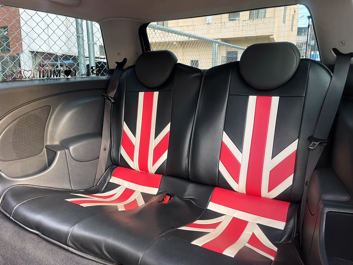 售：MINI迷你COOPER S版 原廠手 前車主改帥不改快 無惡操 精品改裝 買到賺到 里程車況保證全台前3名 限實特惠來電驚喜價！  第8張相片