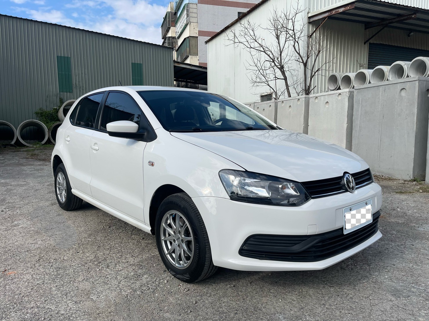 售：VW福斯 POLO五門掀背車 保證無惡操 無改裝 買到賺到 里程車況保證 正ㄧ手媽媽車限實特惠來電驚喜價！  第3張相片