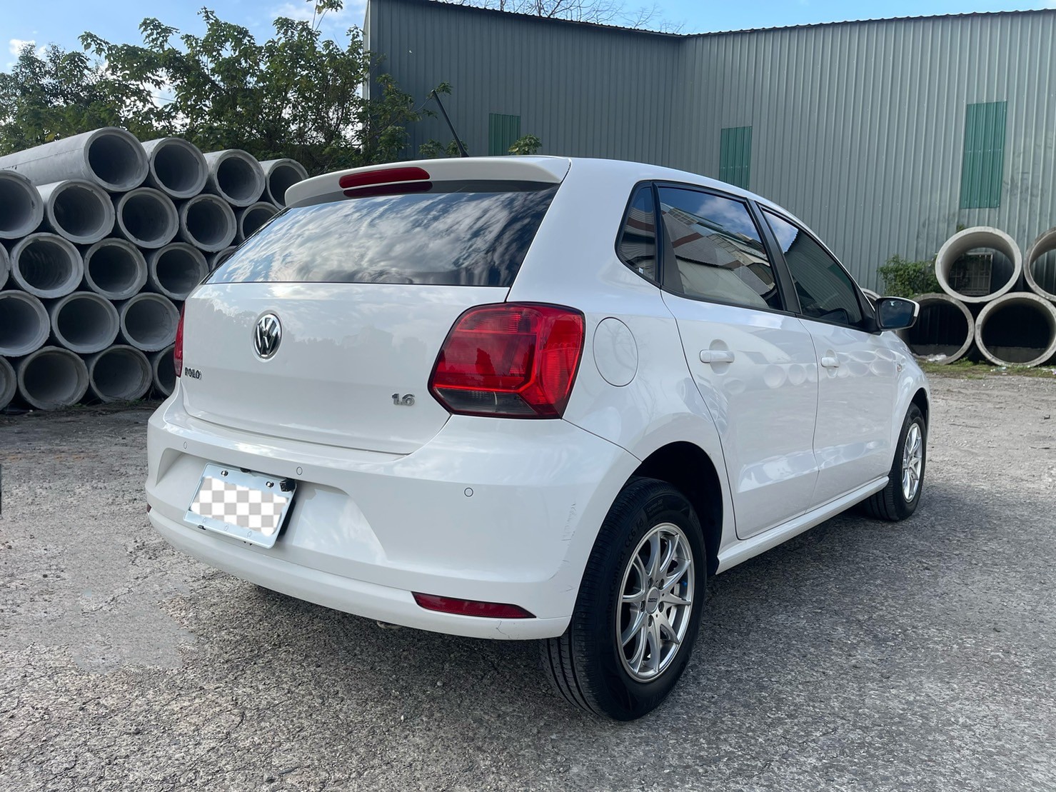 售：VW福斯 POLO五門掀背車 保證無惡操 無改裝 買到賺到 里程車況保證 正ㄧ手媽媽車限實特惠來電驚喜價！  第4張相片