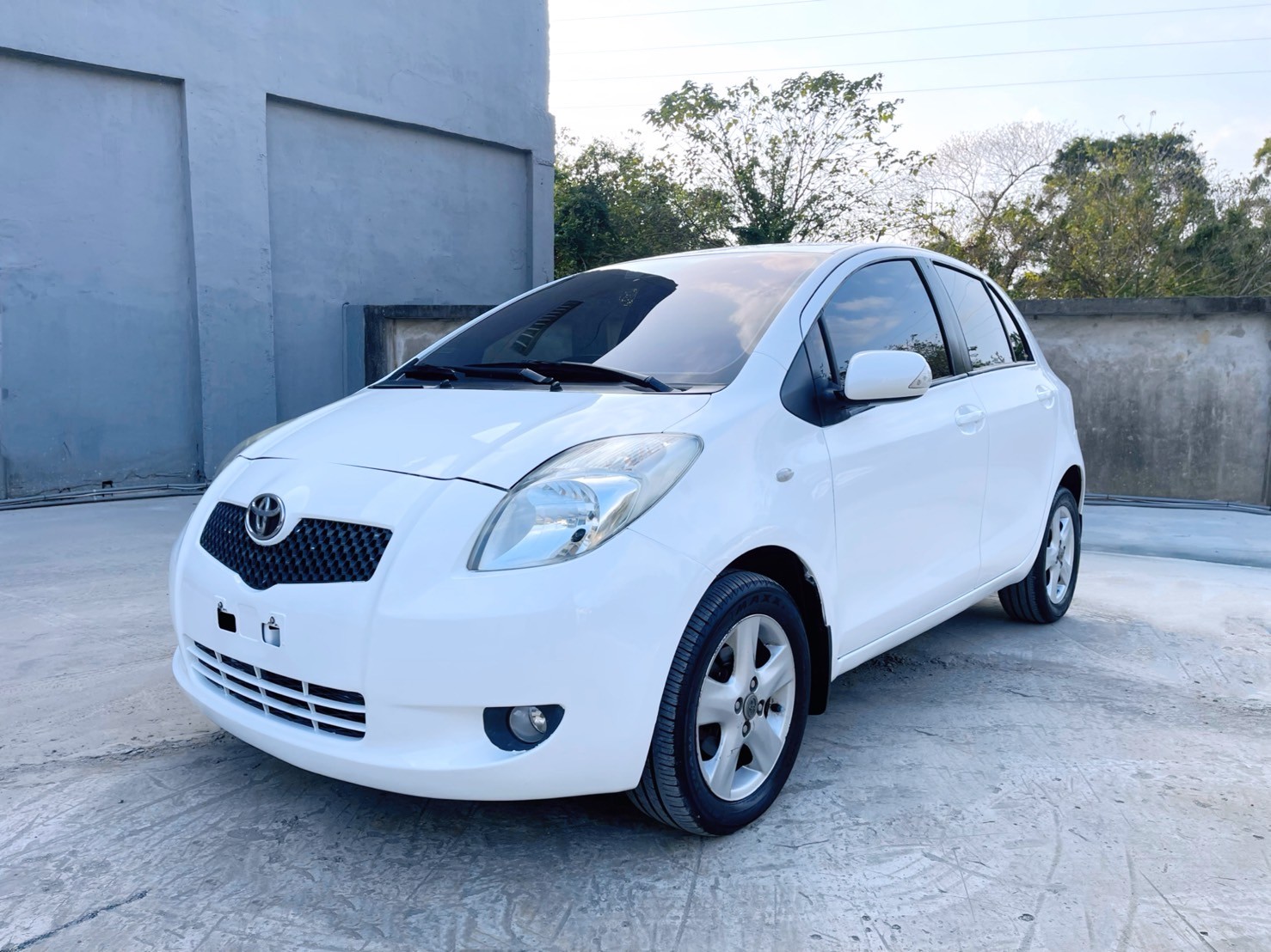 售：豐田YARIS 最真實完美的車況 完整呈現到每位貴賓 先誠實在成交 完美不敗小車之王！  第1張相片