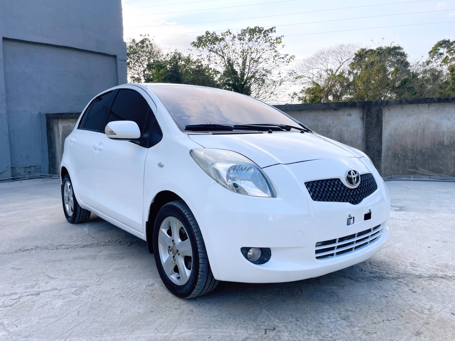 售：豐田YARIS 最真實完美的車況 完整呈現到每位貴賓 先誠實在成交 完美不敗小車之王！  第4張相片