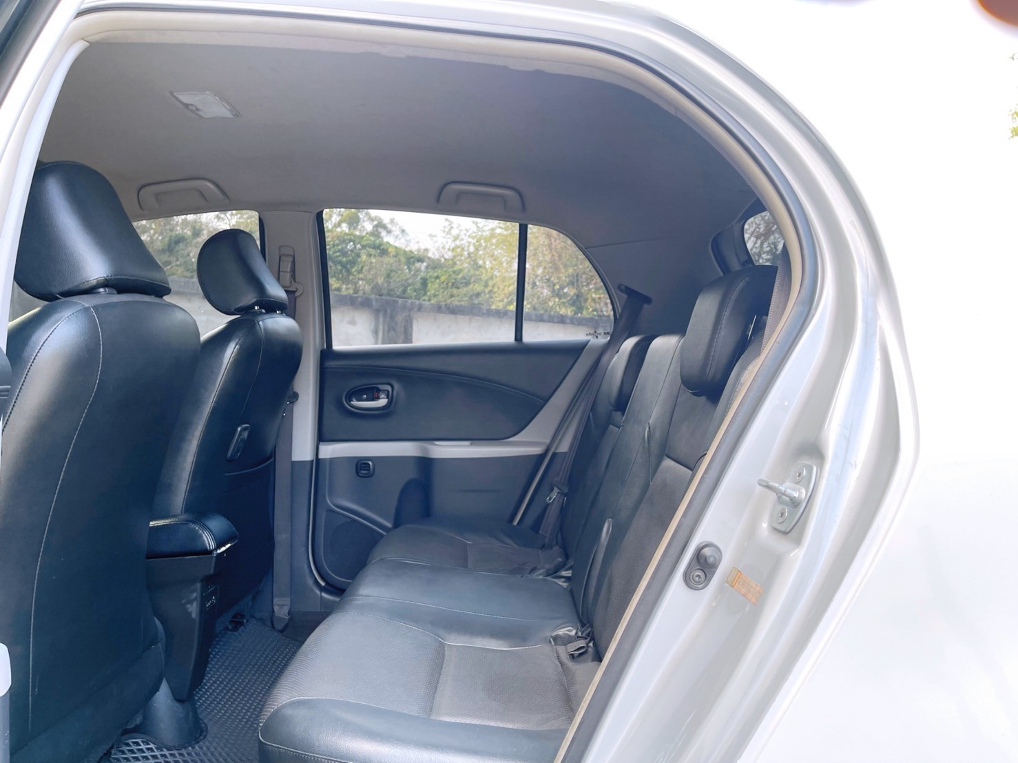 售：豐田YARIS 最真實完美的車況 完整呈現到每位貴賓 先誠實在成交 完美不敗小車之王！  第6張相片