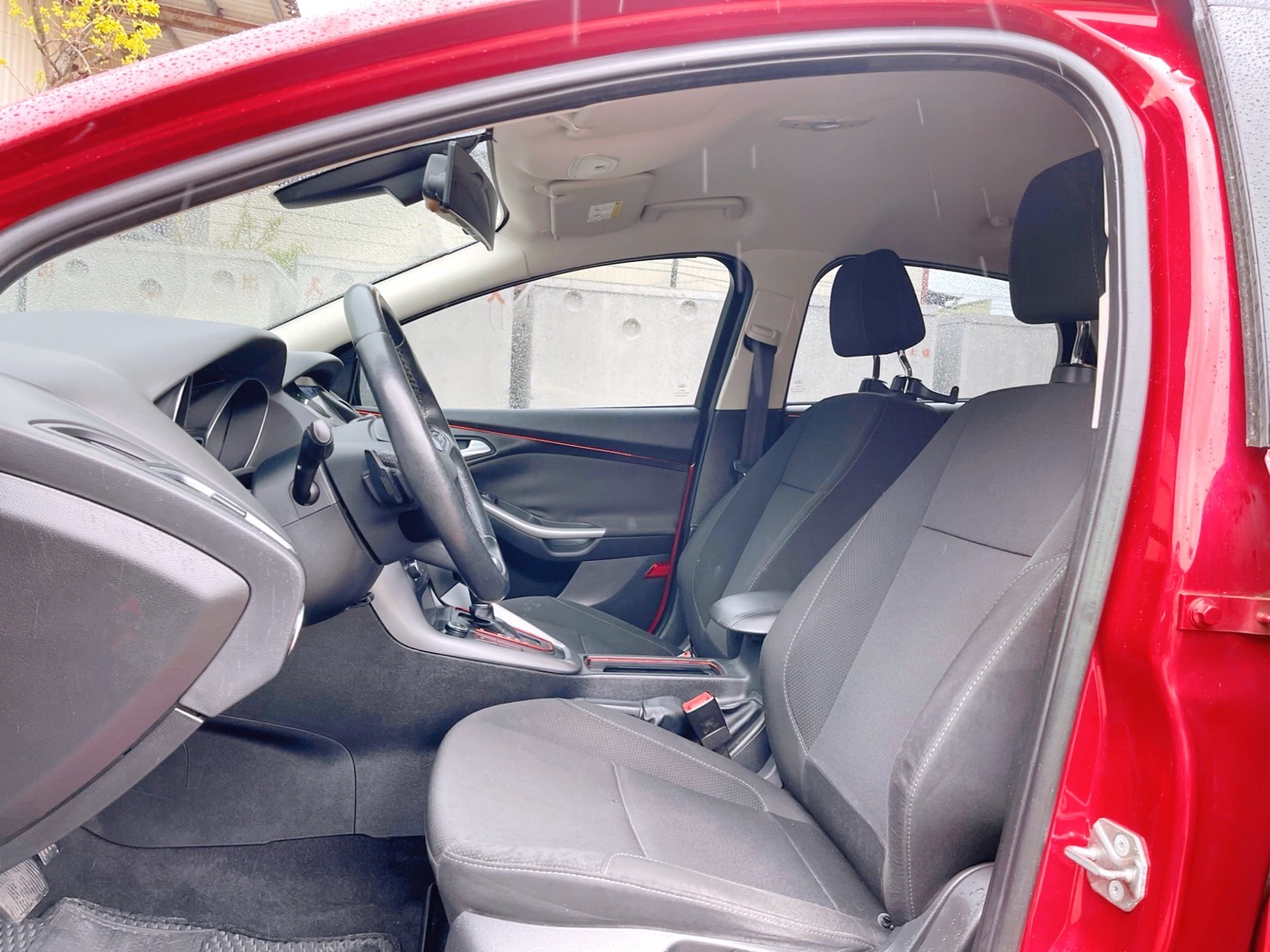 售：FORD 佛可司 FOCUS 馬丁 TDI 正一手漂亮老師車 無改裝 原版件 無待修 錶準 滿配 360環景 歡迎預約看車！  第6張相片