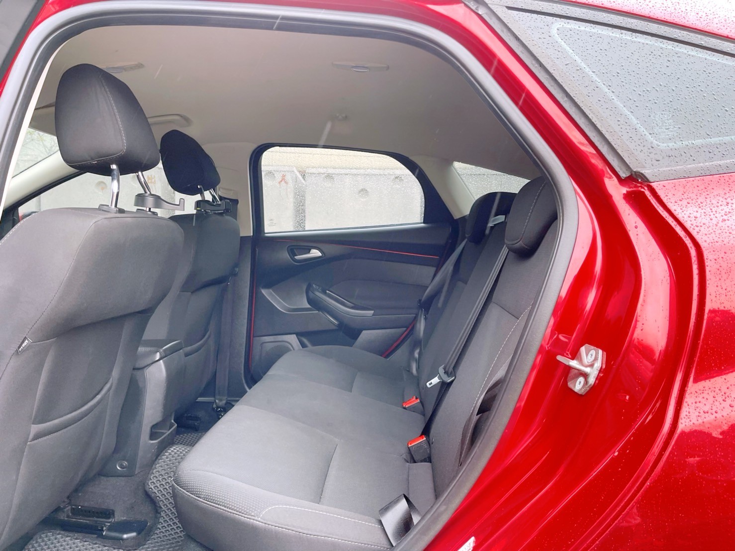 售：FORD 佛可司 FOCUS 馬丁 TDI 正一手漂亮老師車 無改裝 原版件 無待修 錶準 滿配 360環景 歡迎預約看車！  第8張相片
