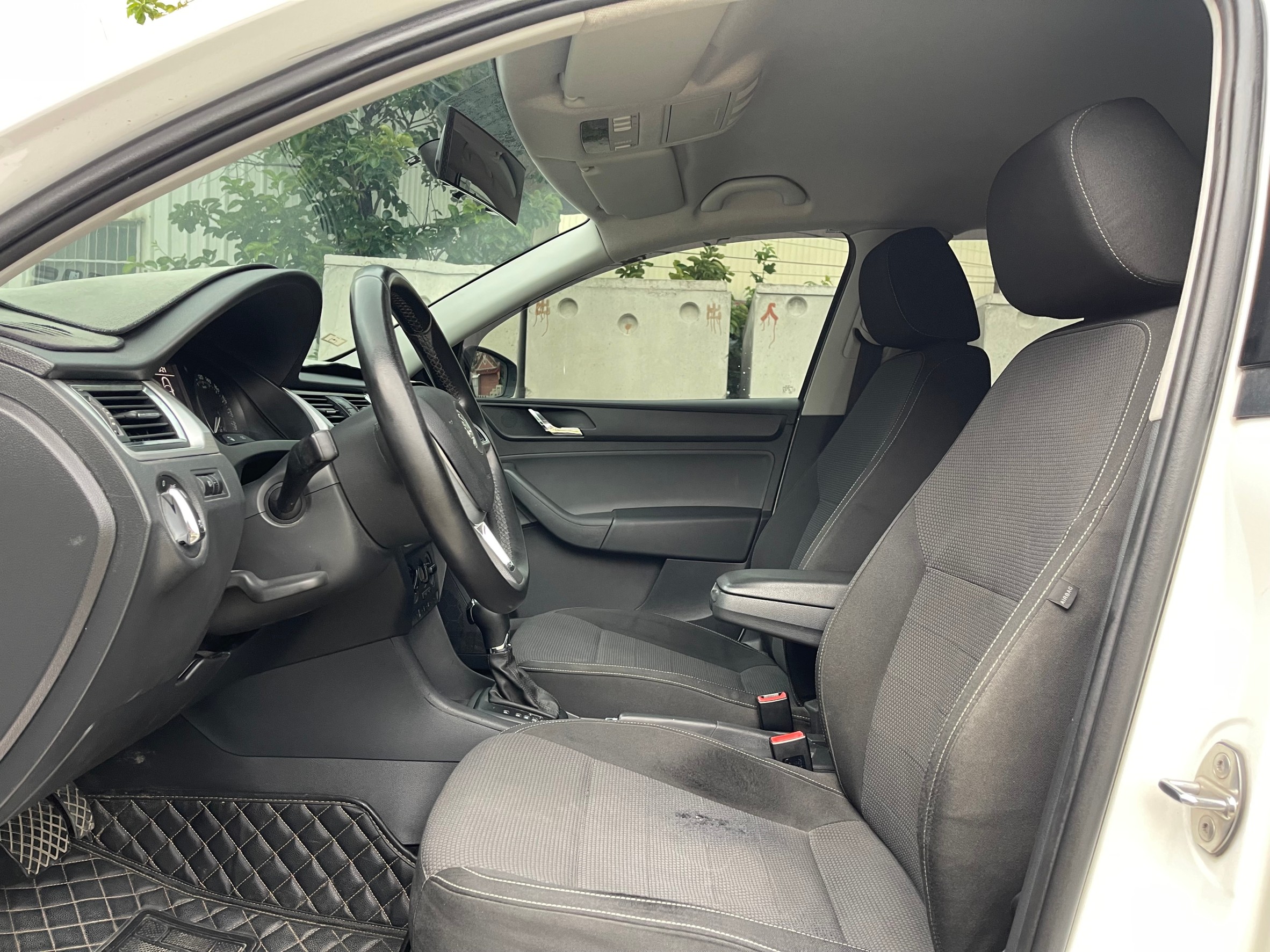 售：SKODA司可達 RAPID 1.4TSI 鋼砲房車 保證車況保證里程 保證合約價值 歡迎來店預約看車 量身打造專屬您的買車方案 保證讓您滿意 月付3999起   第5張相片