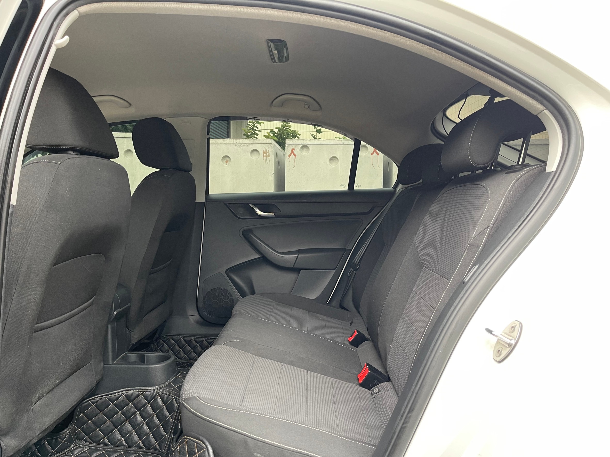售：SKODA司可達 RAPID 1.4TSI 鋼砲房車 保證車況保證里程 保證合約價值 歡迎來店預約看車 量身打造專屬您的買車方案 保證讓您滿意 月付3999起   第6張相片
