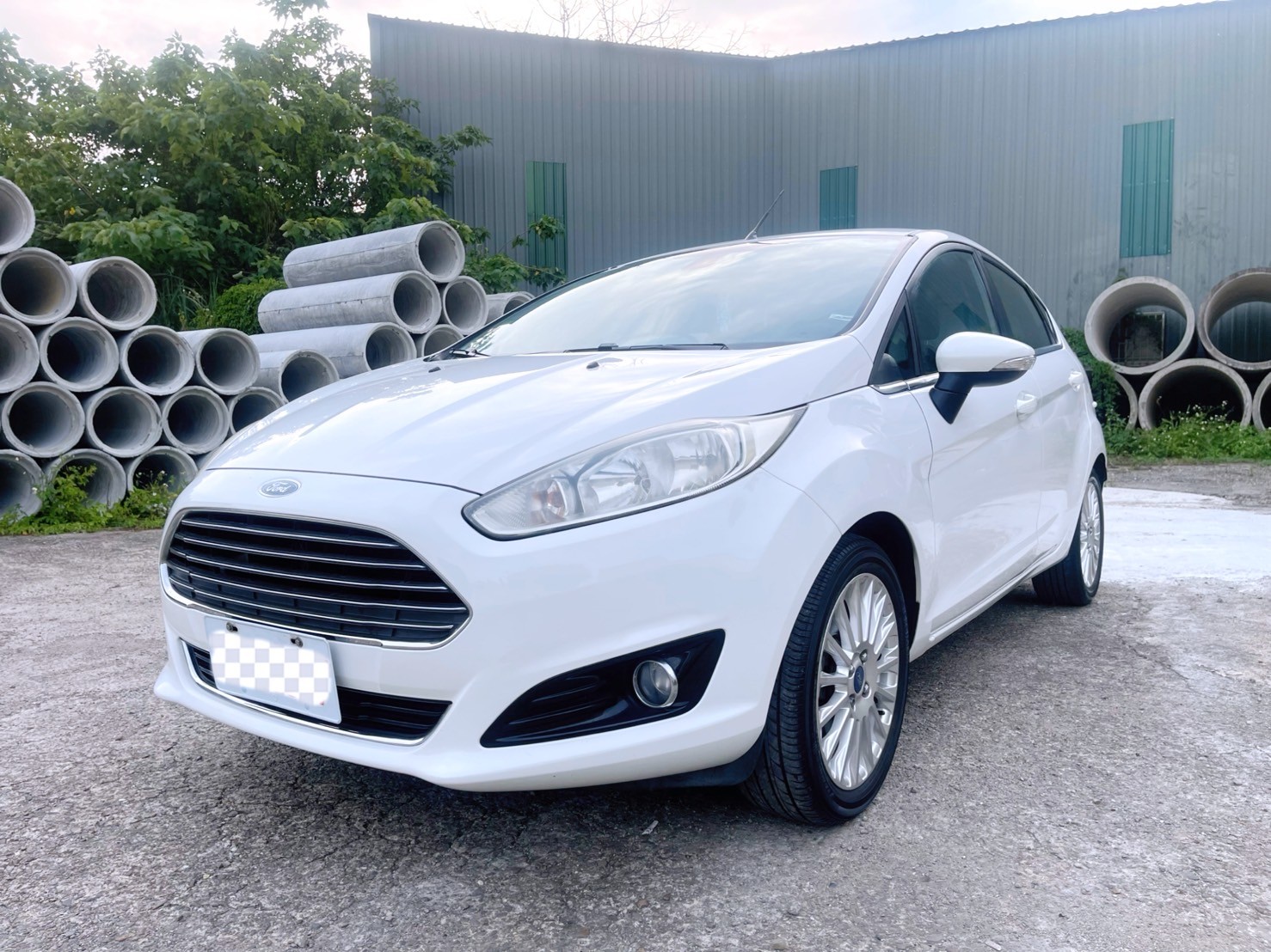 售：FORD FIESTA 新款馬丁頭 最頂級運動版IKEY 12合1影音 正跑9萬多 保證同款車況最優！預約匯訂可折5萬     第1張相片