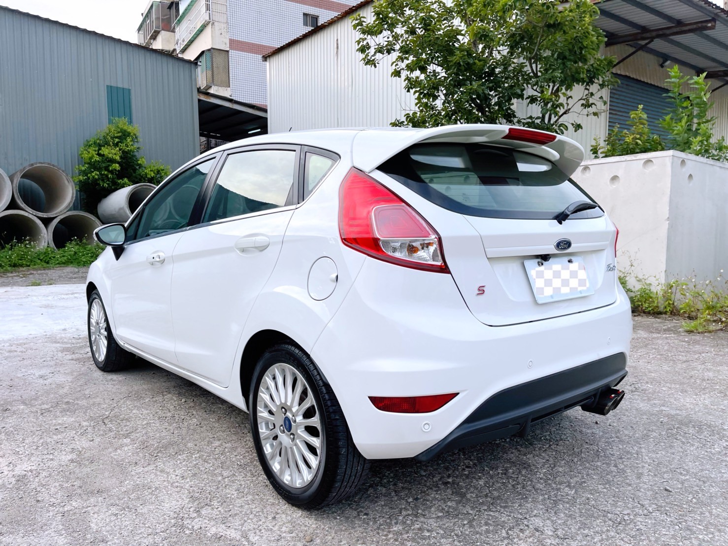 售：FORD FIESTA 新款馬丁頭 最頂級運動版IKEY 12合1影音 正跑9萬多 保證同款車況最優！預約匯訂可折5萬     第2張相片