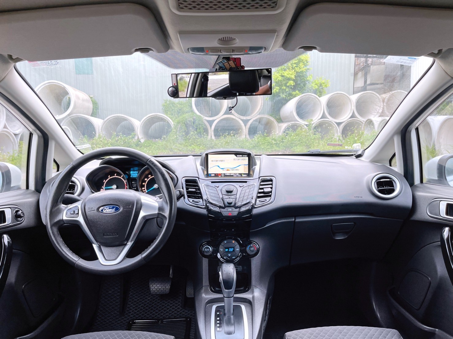 售：FORD FIESTA 新款馬丁頭 最頂級運動版IKEY 12合1影音 正跑9萬多 保證同款車況最優！預約匯訂可折5萬     第4張相片