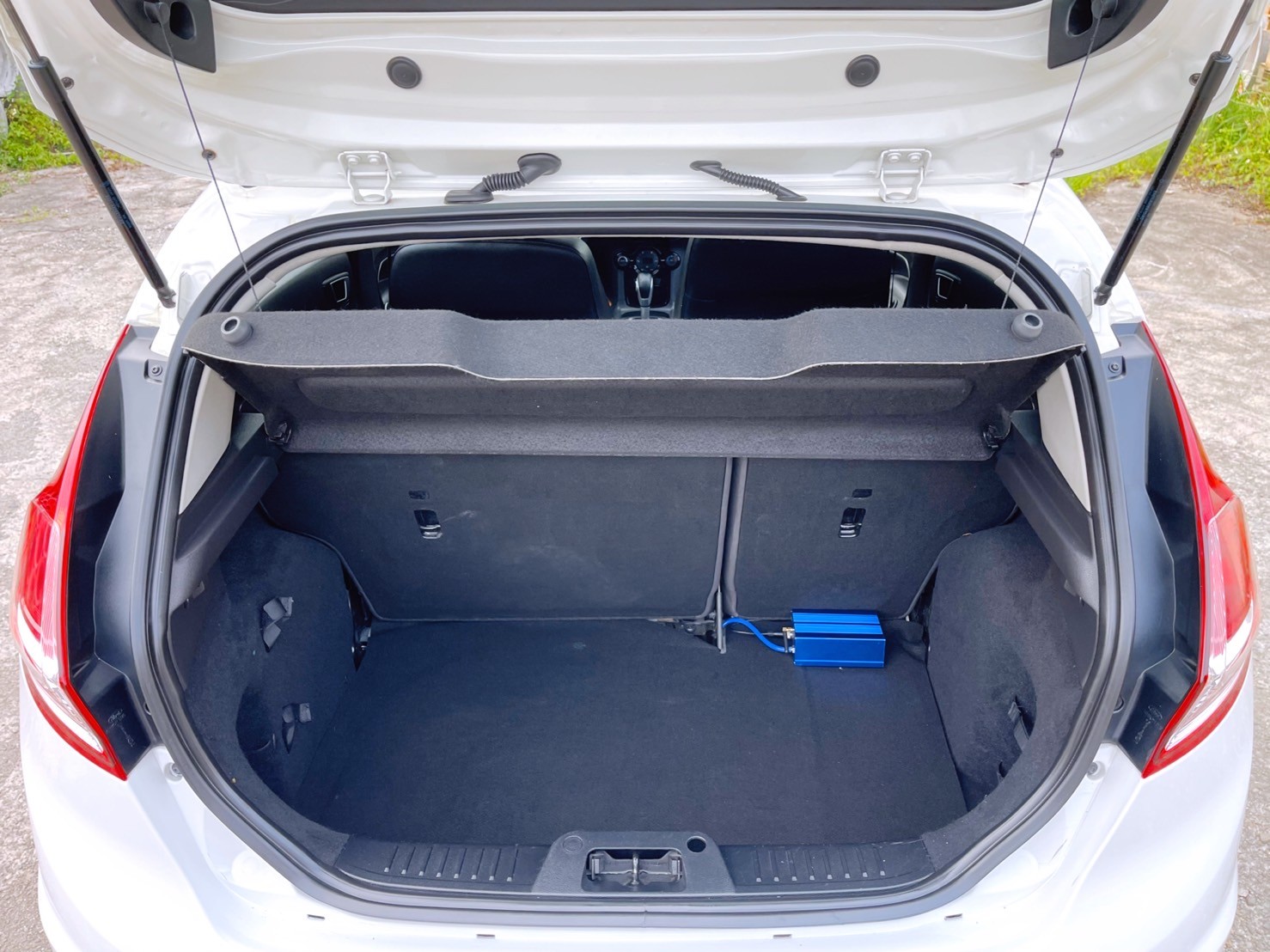 售：FORD FIESTA 新款馬丁頭 最頂級運動版IKEY 12合1影音 正跑9萬多 保證同款車況最優！預約匯訂可折5萬     第7張相片