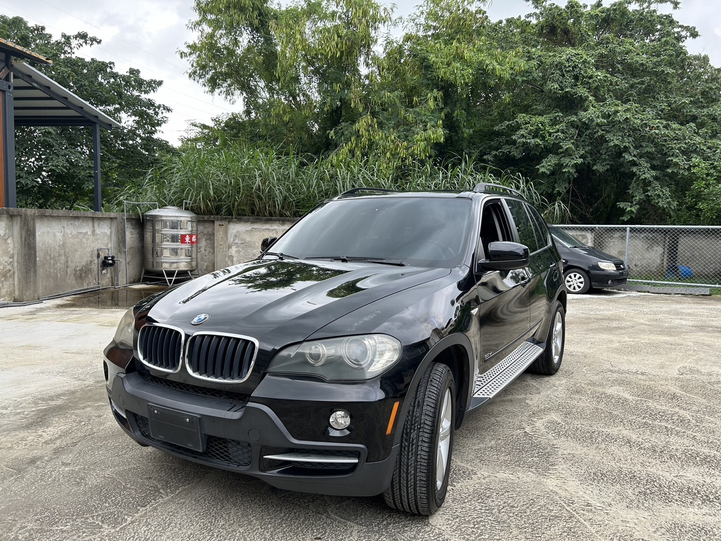 售：霸氣豪華BMW X5 正7人座不敗車款 車況超優 挑戰全台車況最優質 無敵豪華大滿配 全景窗 免鑰匙啟動 電熱電冷椅 電動調整方向盤等等直接來電看車最快！  第1張相片