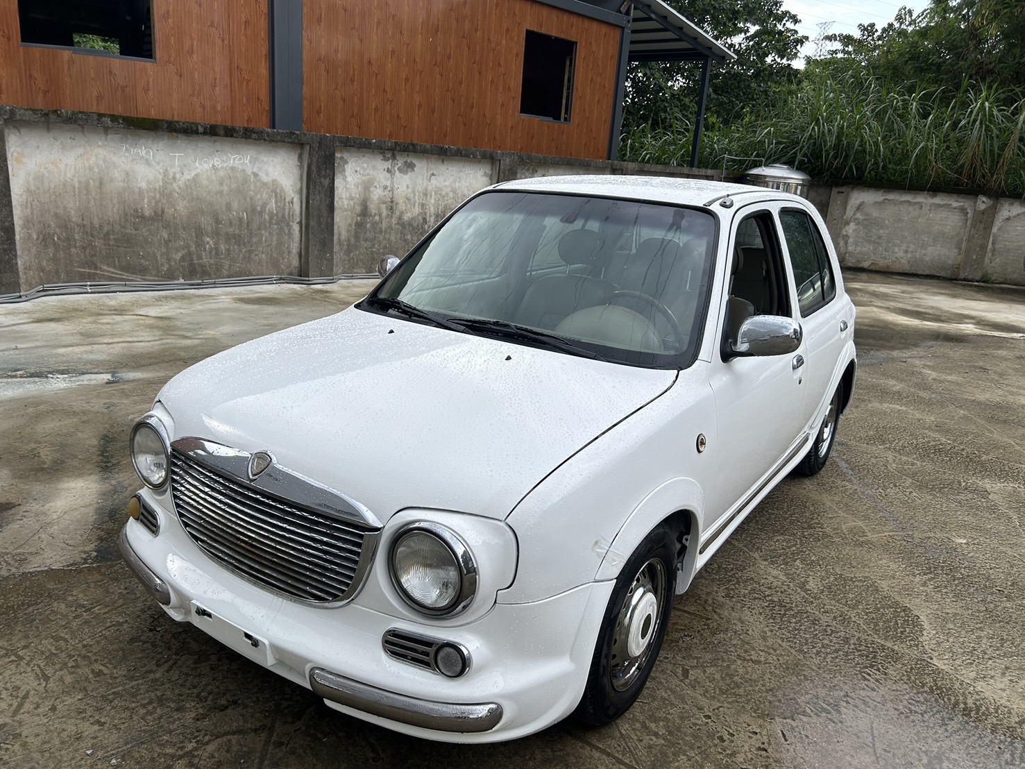 售：日產復古馬曲1.3cc正跑10萬里程保證準！（附查詢記錄/）挑戰全台車況最優質 歡迎預約看車出價就賣！  第1張相片