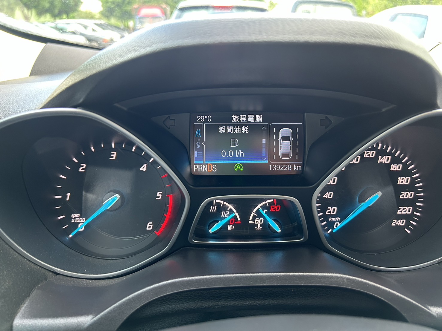 售：福特FORD KUGA 柴油渦輪頂級版 全景窗車道偏移等等超滿配 正跑13萬初有查詢記錄！直接看車最優惠 即日起電話預約看車匯訂最高可折5萬給您！  第9張相片