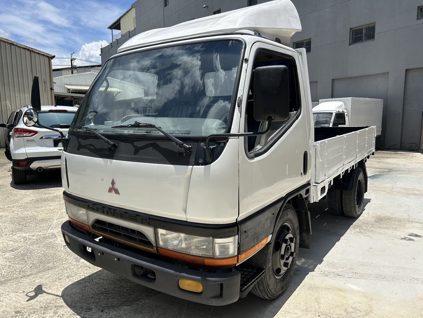 售：三菱CANTER 3頓半柴油渦輪6輪貨車 里程保證全車內外底盤皆已整理完畢車況保證！各行各業做生意好幫手比，此車回去保證賺錢！   第1張相片