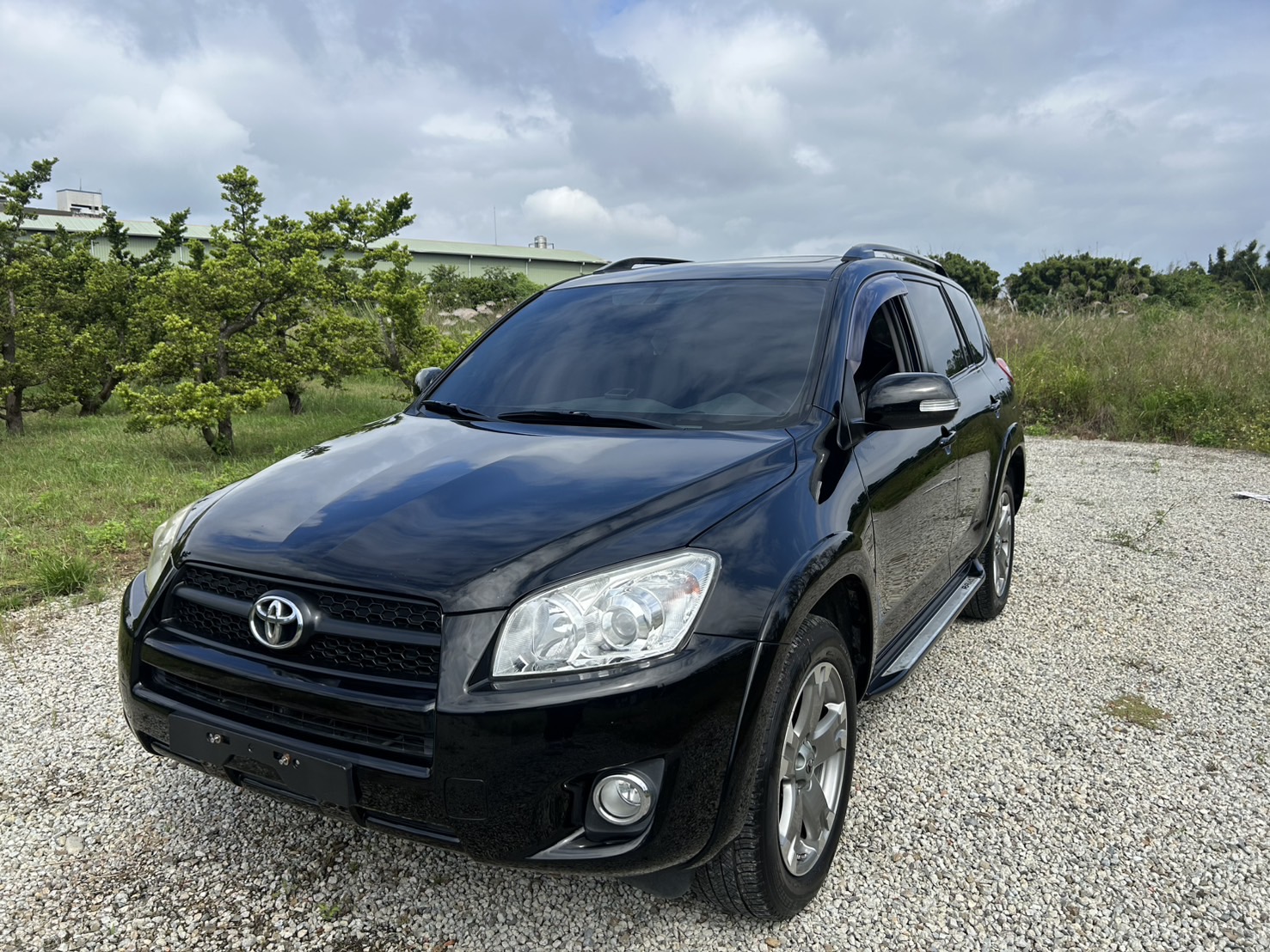 售：豐田TOYOTA RAV4 2.4頂級款！好爸爸休旅車 全車出遊好辛福 行李空間保證夠！歡迎預約看車！  第1張相片