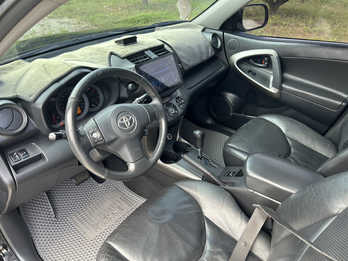 售：豐田TOYOTA RAV4 2.4頂級款！好爸爸休旅車 全車出遊好辛福 行李空間保證夠！歡迎預約看車！  第6張相片