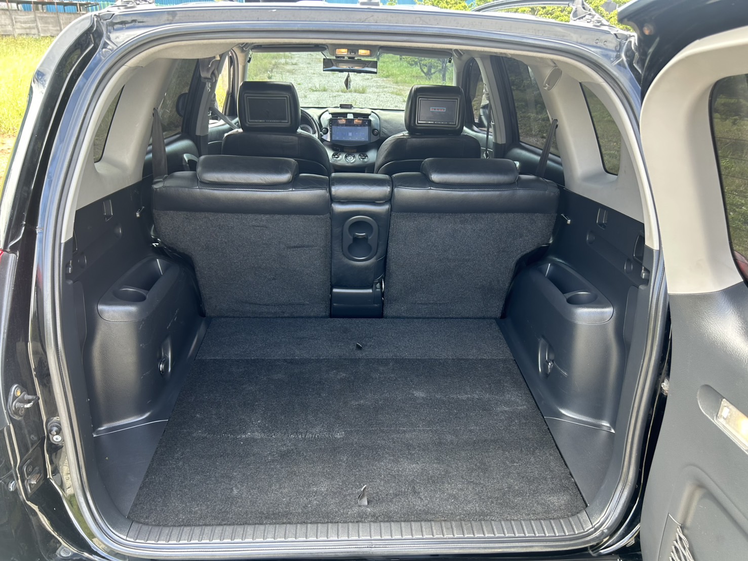 售：豐田TOYOTA RAV4 2.4頂級款！好爸爸休旅車 全車出遊好辛福 行李空間保證夠！歡迎預約看車！  第8張相片