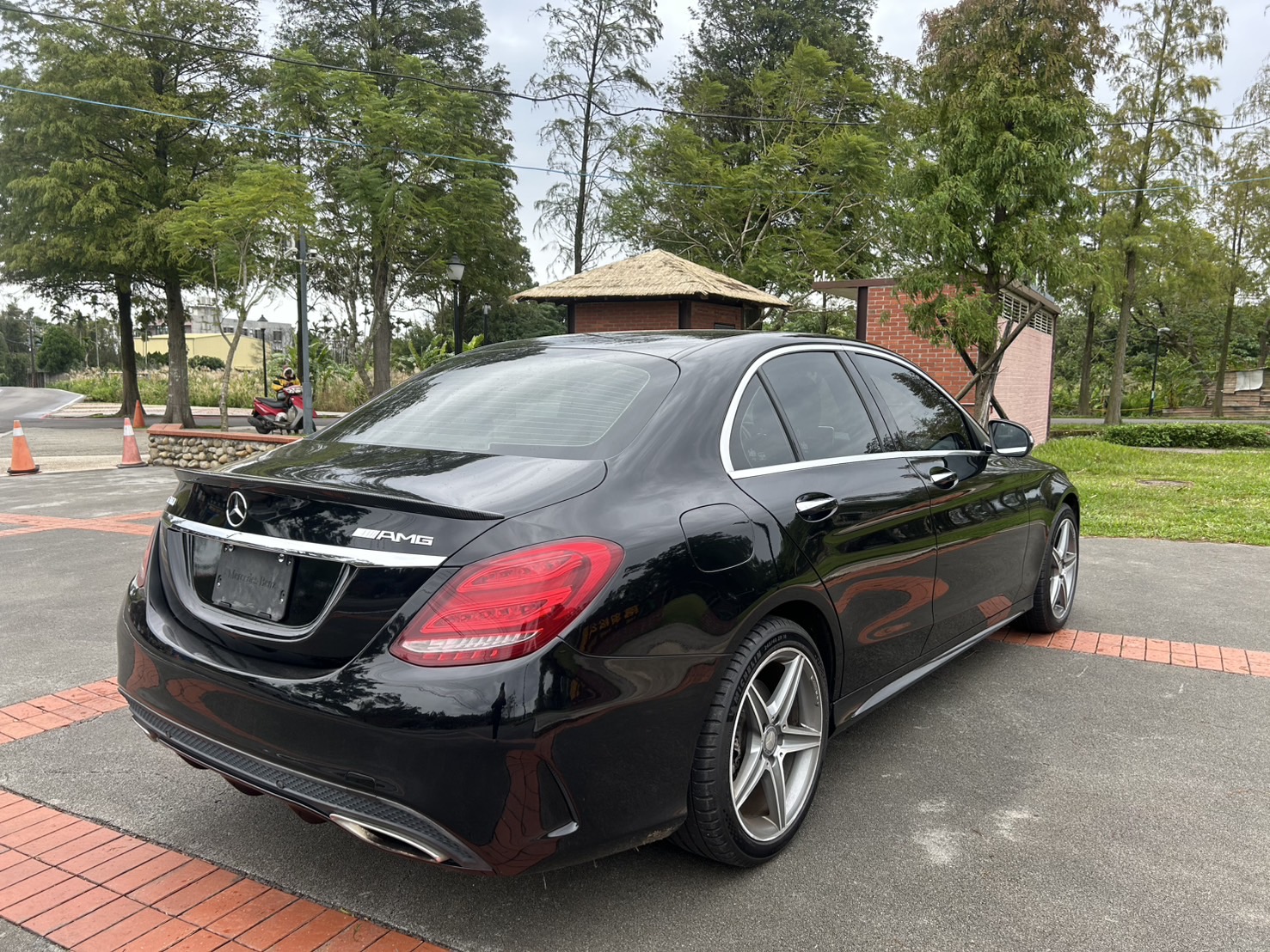 售：BENZ賓士大滿配C300AMG 4MAT 正跑11萬公里，此車有附超級鑑定+HAA雙認證！歡迎車換車更優惠！  第3張相片