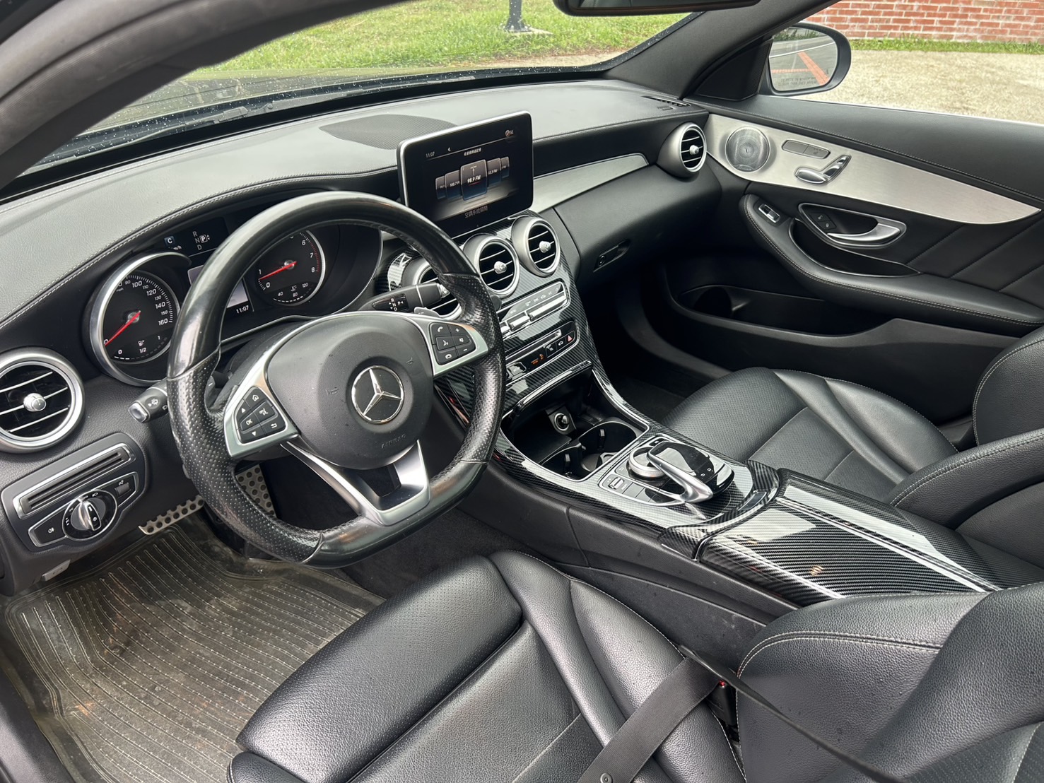 售：BENZ賓士大滿配C300AMG 4MAT 正跑11萬公里，此車有附超級鑑定+HAA雙認證！歡迎車換車更優惠！  第4張相片