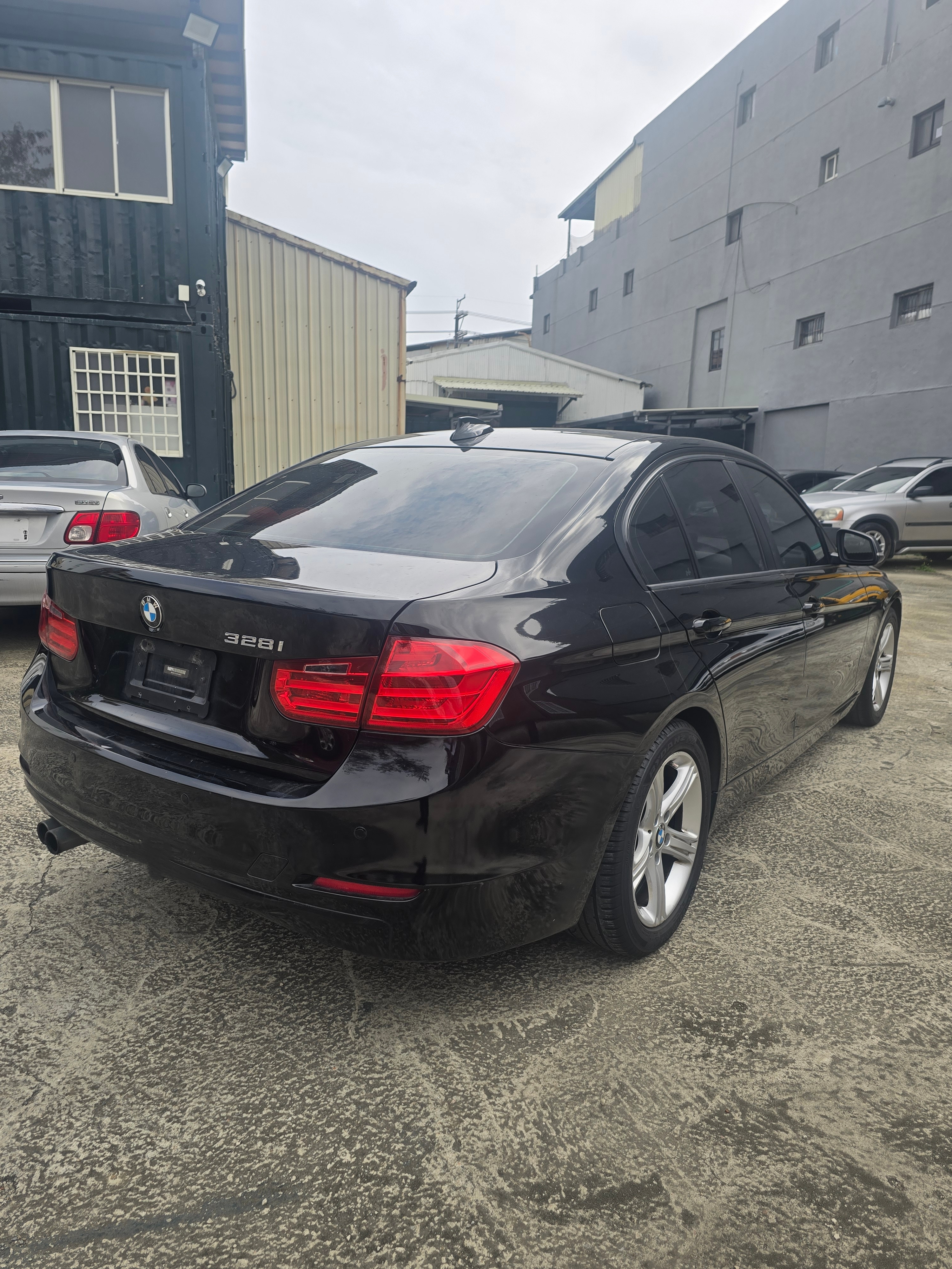 售：寶馬BMW F30 328 跑少 無惡改亂操 您擔心的練條漏油問題皆已處理完成（有工單）歡迎帶懂車的來看車！：  第4張相片