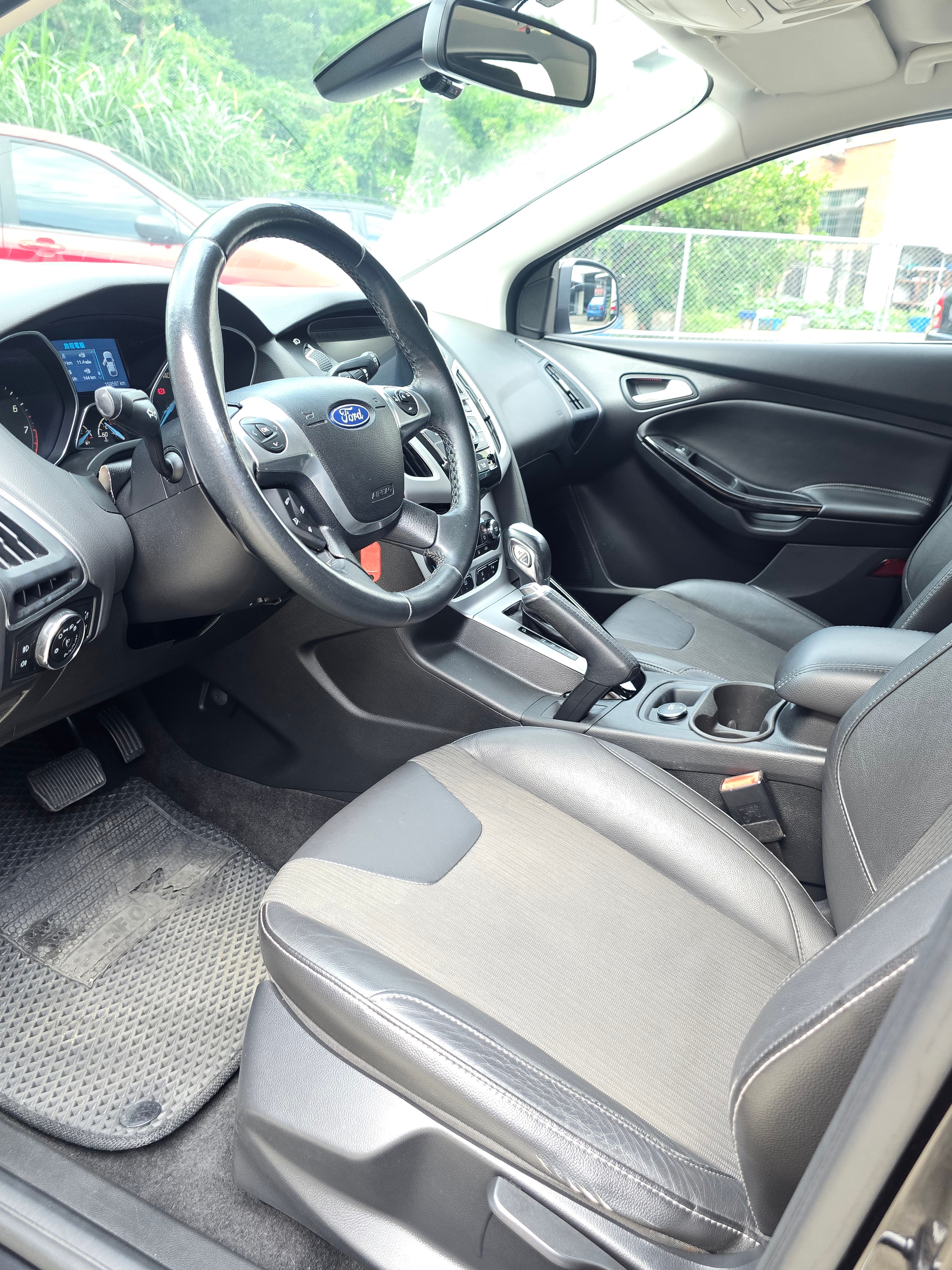 售：FORD福特focus 2.0 S版天窗 輔助停車 10合1影音多媒體 正跑12萬，會員獨享售後免費維修美容！  第5張相片