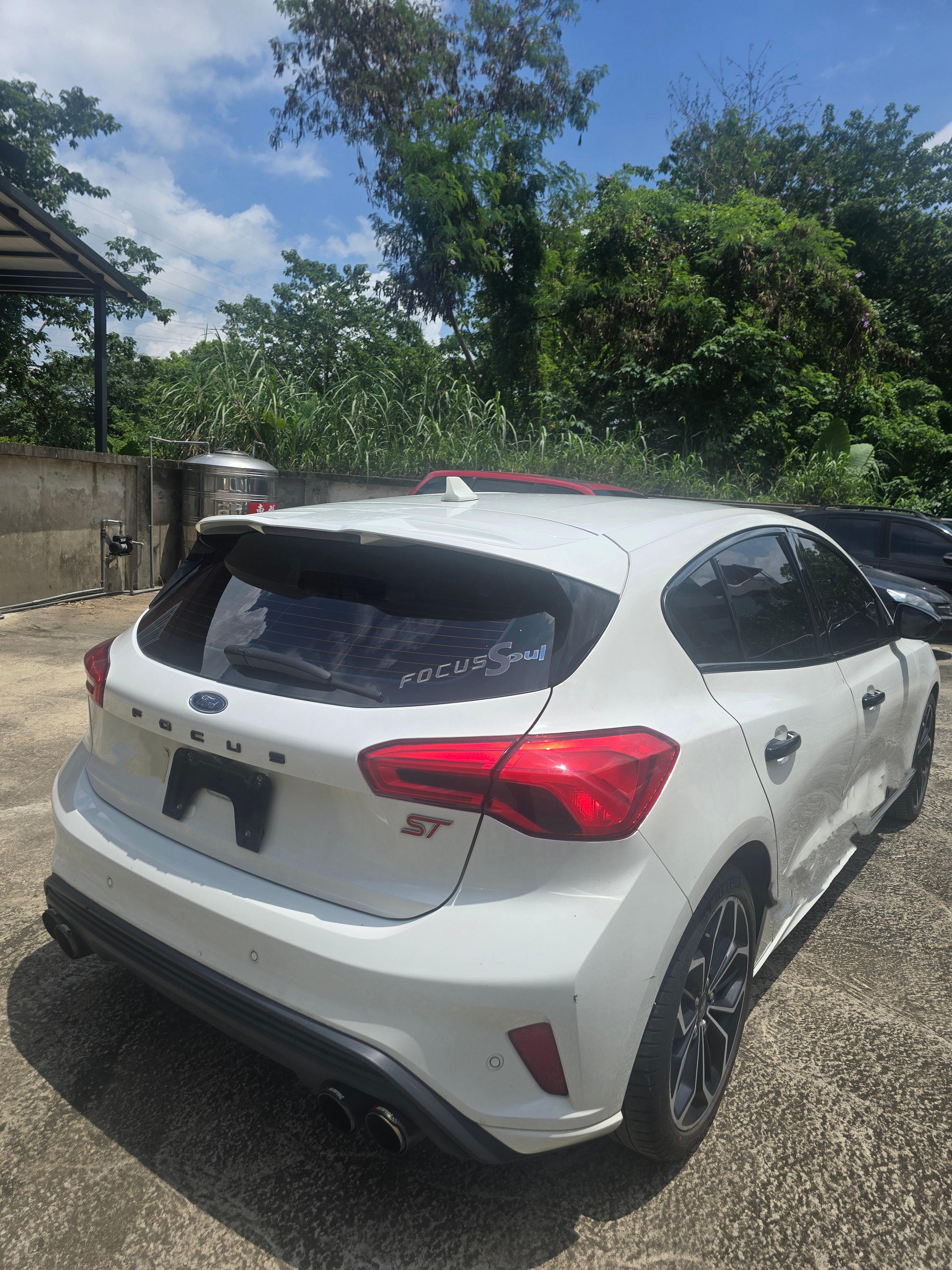 售：福特FOCUS 1.5ST-LINE 全車精品改鋁圈避震排氣管皆已整備上車！  第2張相片