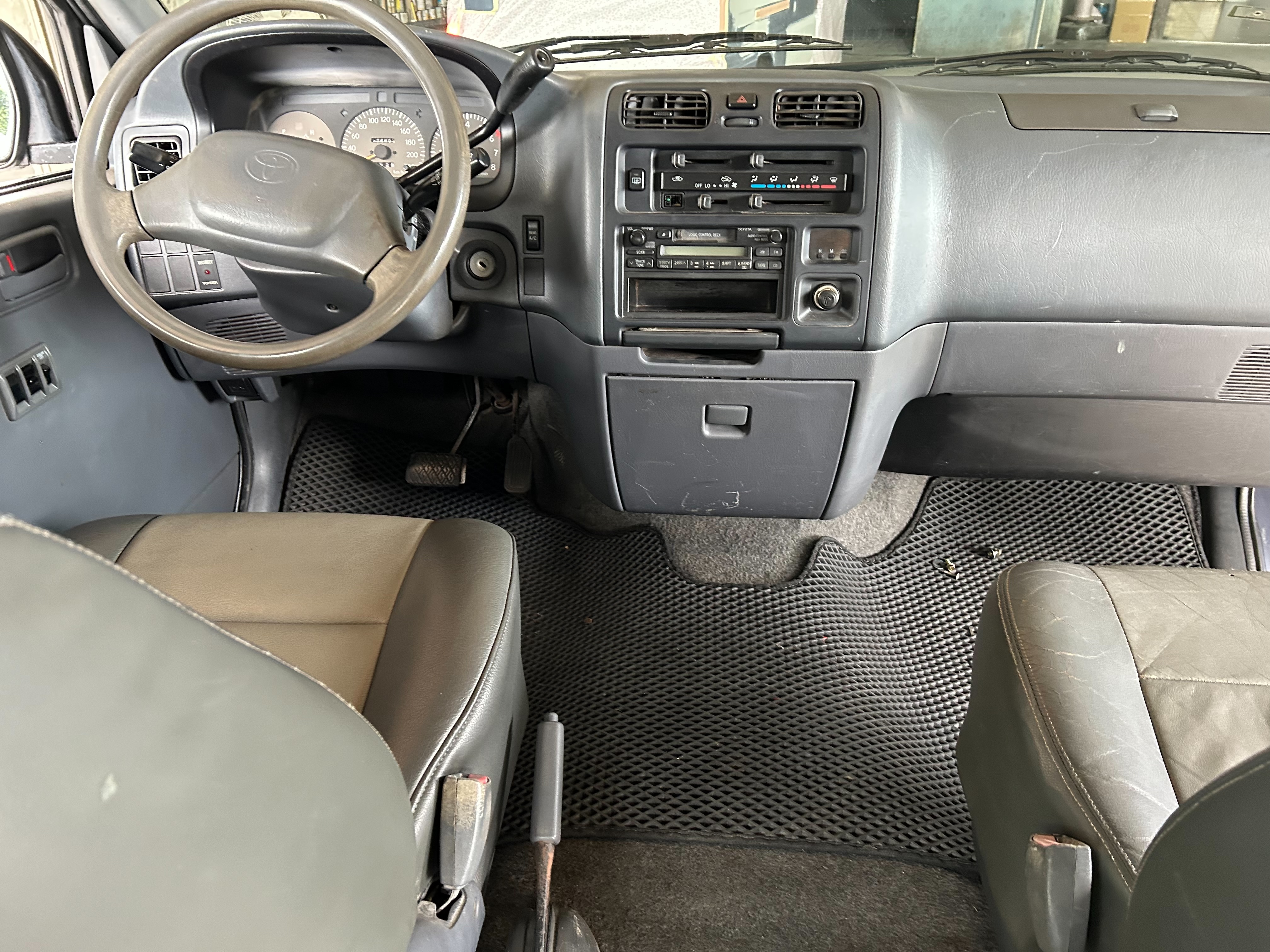 售：豐田TOYOTA 海力士Hiace SOLEMIO正跑22萬公里附查詢記錄2.7cc（可變更貨車牌）歡迎預約看車！挑戰全台車況第一！！！  第4張相片