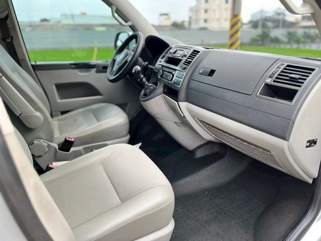 VOLKSWAGEN福斯 T5 CARAVELLE  第8張相片