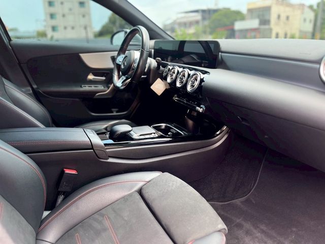 M-BENZ賓士 A180  第9張相片