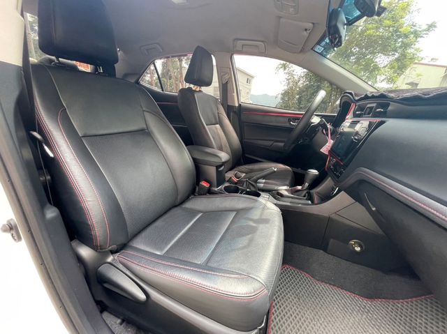 TOYOTA豐田 ALTIS  第3張相片