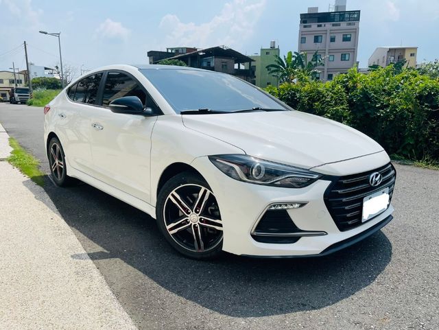 HYUNDAI現代 ELANTRA  第1張相片