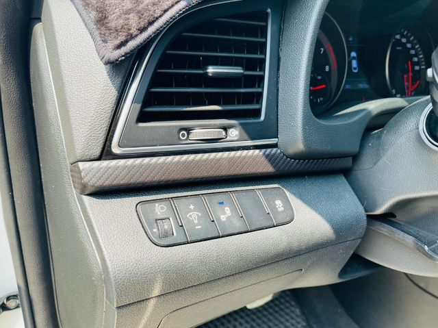 HYUNDAI現代 ELANTRA  第5張相片