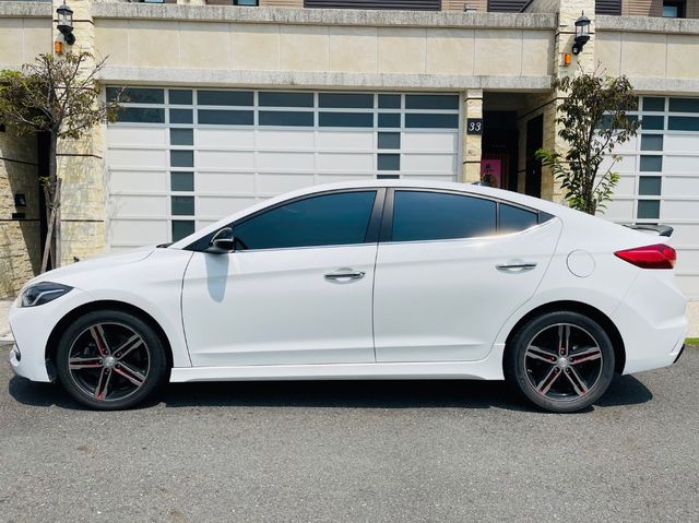 HYUNDAI現代 ELANTRA  第7張相片