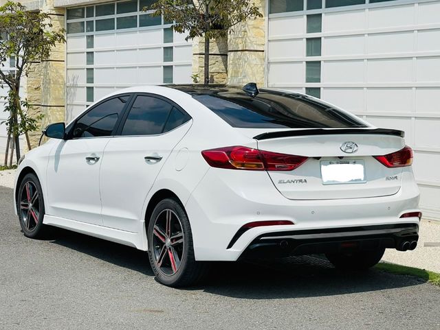 HYUNDAI現代 ELANTRA  第8張相片
