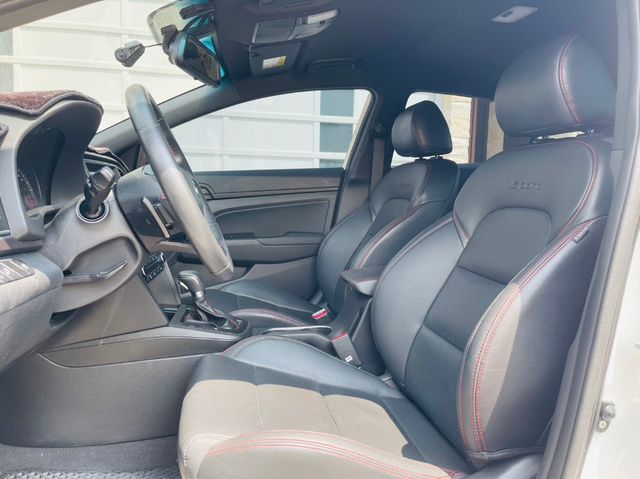 HYUNDAI現代 ELANTRA  第16張相片