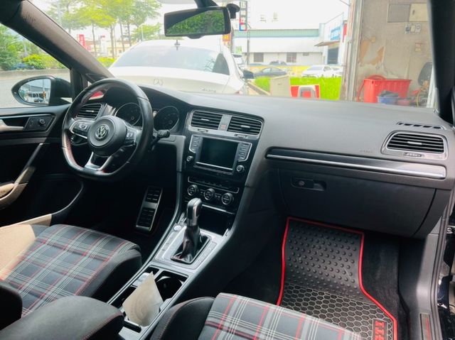 VOLKSWAGEN福斯 GOLF GTI  第7張相片