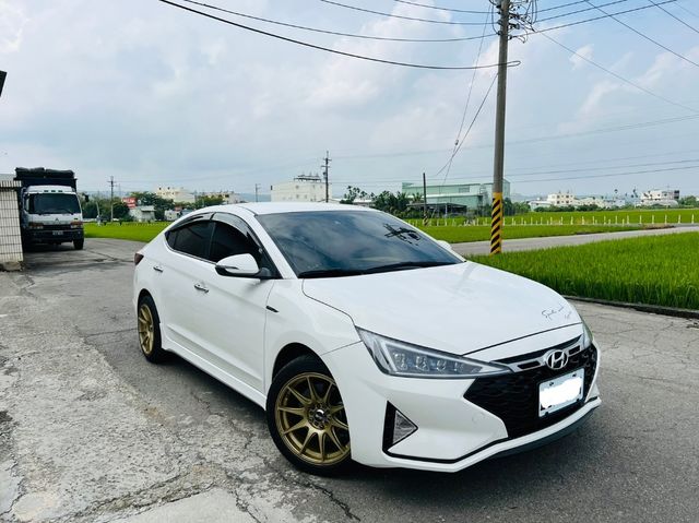 HYUNDAI現代 ELANTRA  第1張相片