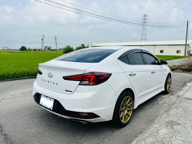 HYUNDAI現代 ELANTRA  第2張相片