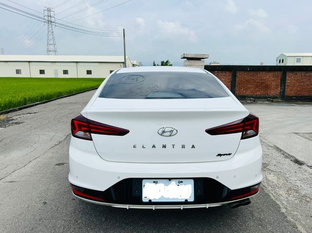 HYUNDAI現代 ELANTRA  第4張相片
