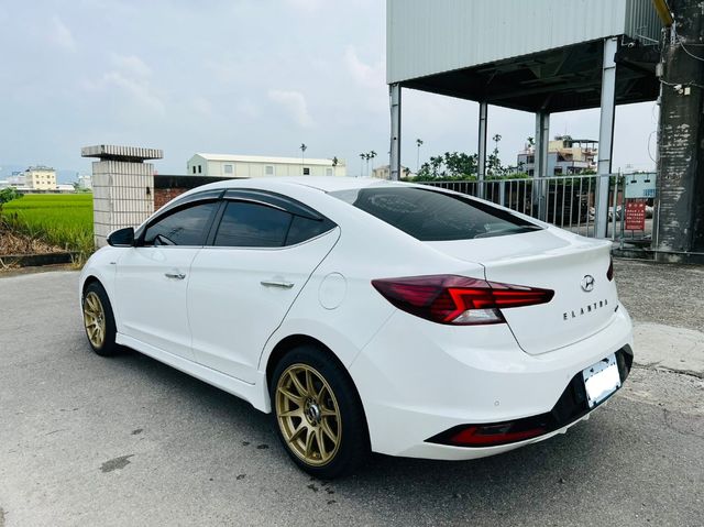 HYUNDAI現代 ELANTRA  第7張相片
