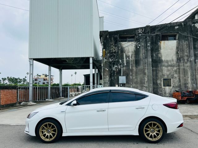 HYUNDAI現代 ELANTRA  第8張相片