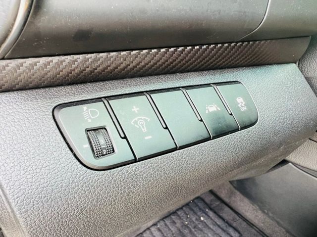HYUNDAI現代 ELANTRA  第17張相片
