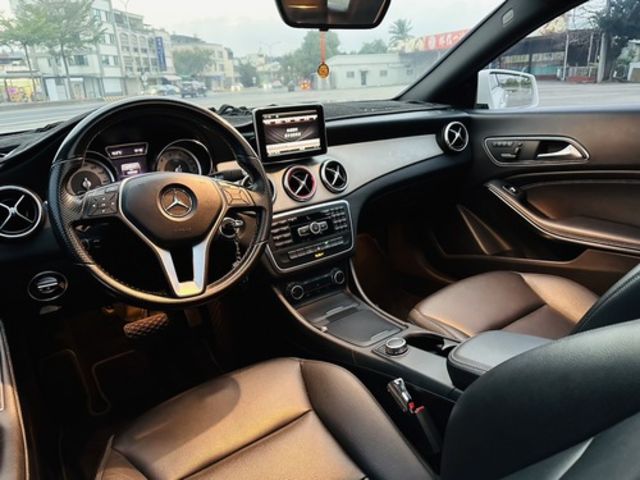 M-BENZ賓士 CLA250  第7張相片