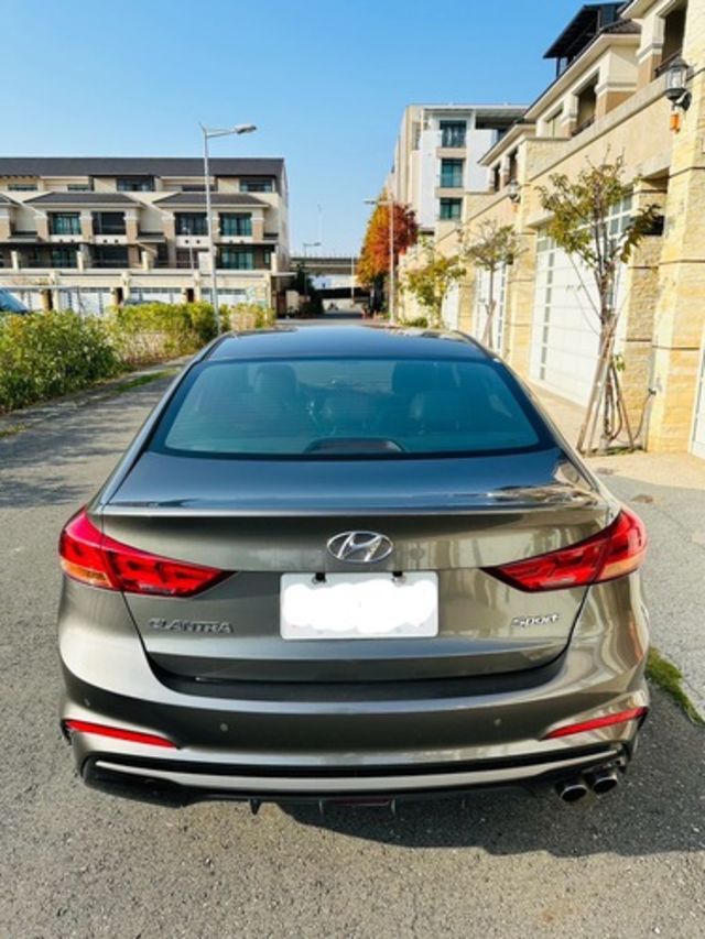 HYUNDAI現代 ELANTRA  第4張相片