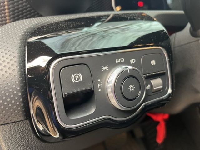 M-BENZ賓士 CLA200  第8張相片