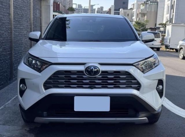 TOYOTA豐田 RAV4  第3張相片