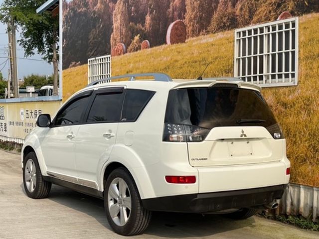 MITSUBISHI三菱 OUTLANDER  第3張相片
