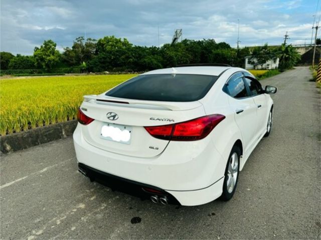 HYUNDAI現代 ELANTRA  第2張相片